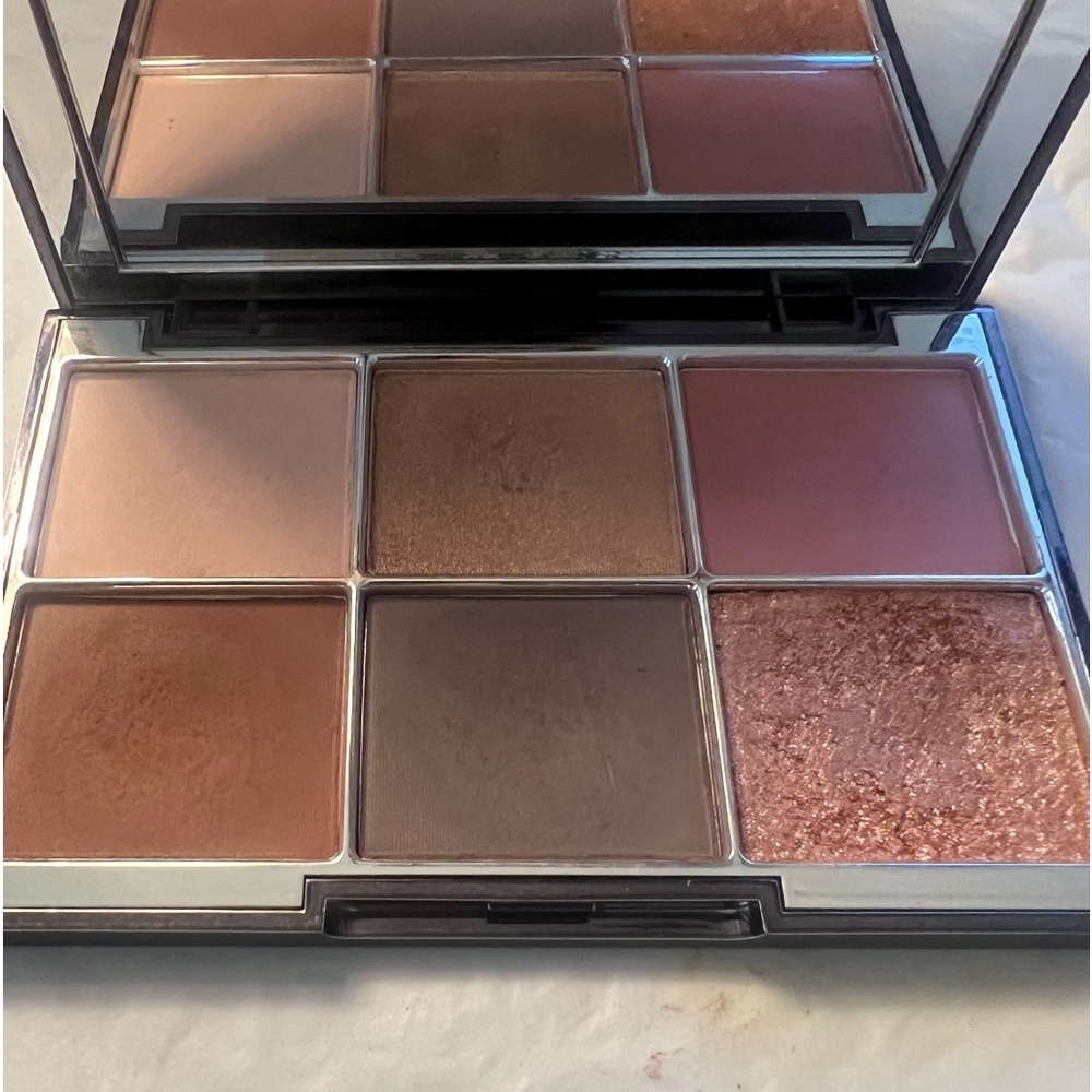 WAYNE GOSS

The Luxury Eye Palette in Pearl